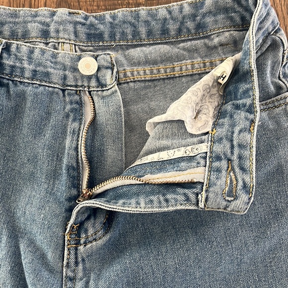 SHEIN Bleach Wash High-Rise Baggy Jeans in Medium Wash - Picture 3 of 8